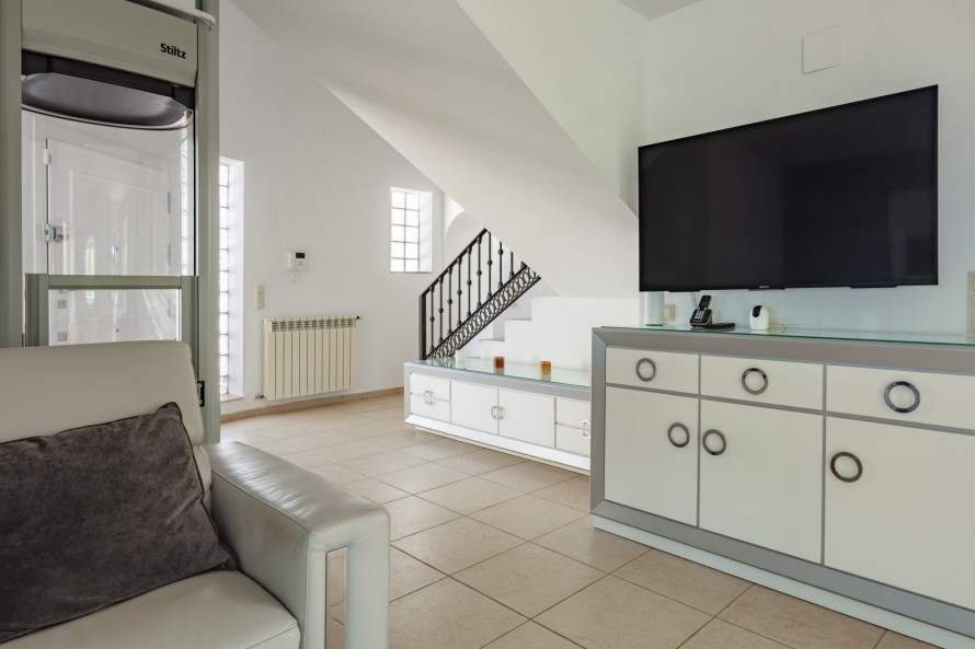 4 Bedrooms - — 9/36