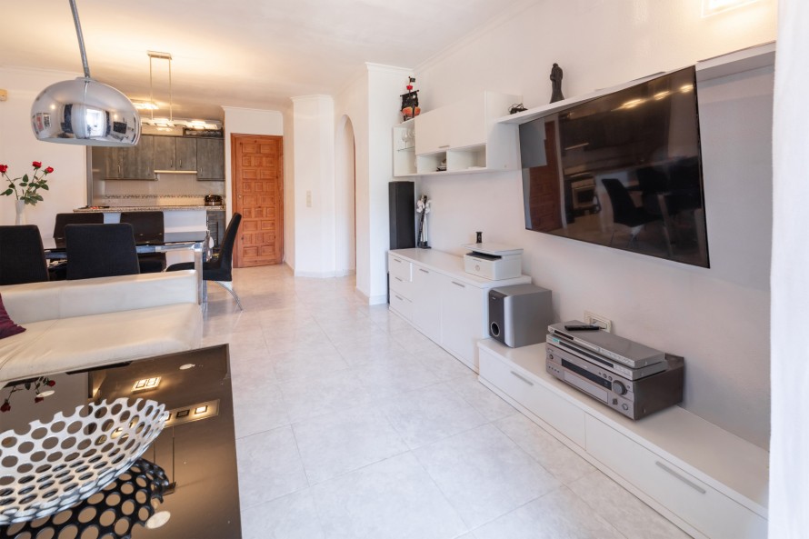 2 Bedrooms - — 4/30