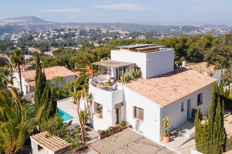 4 Bedrooms - — 44/50