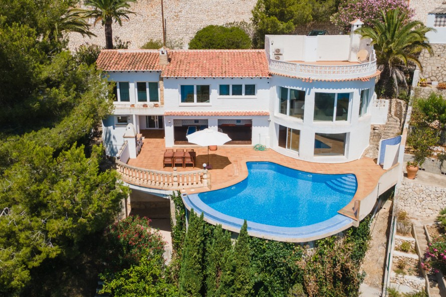 5 Bedrooms - — 32/34