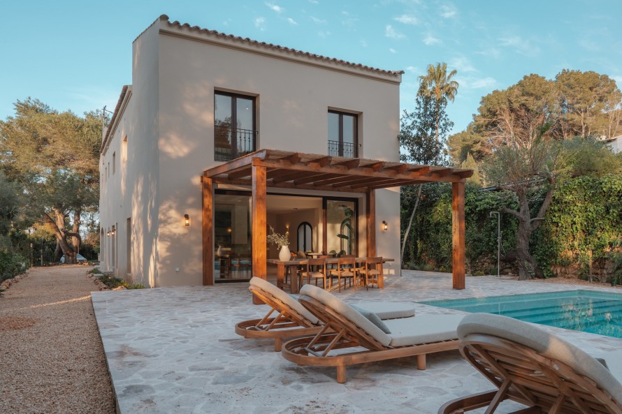 5 Bedrooms - — 2/48