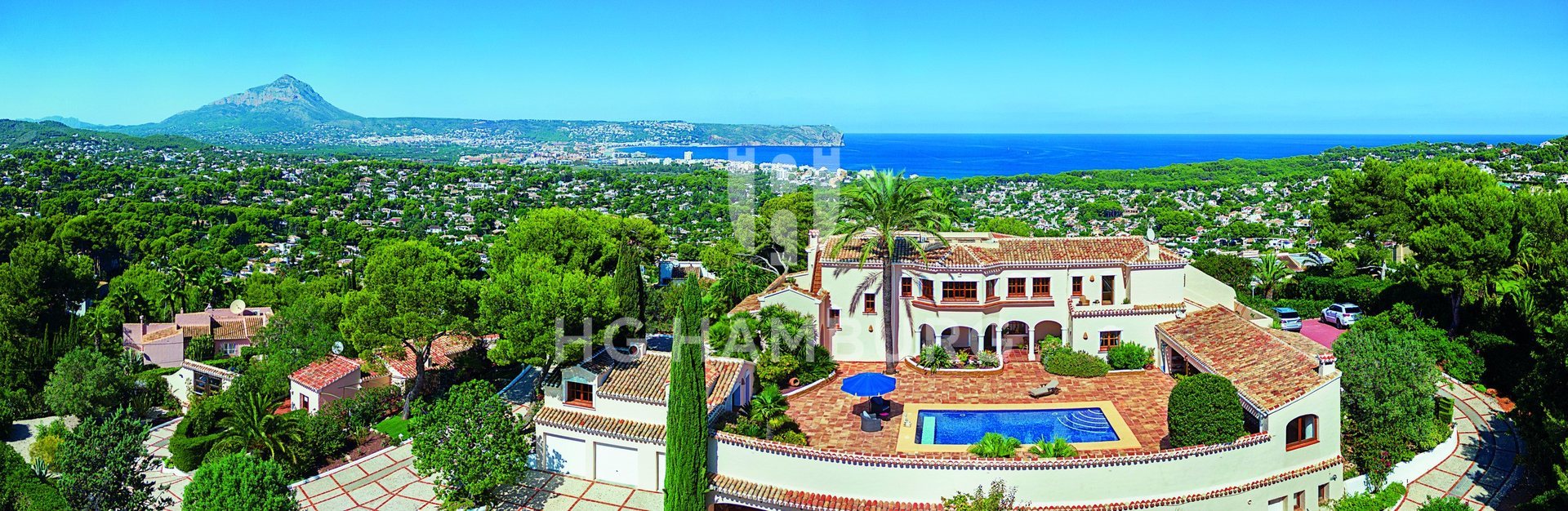 Property with 360° views in Jávea, with the Montgó in the background (issue 317)