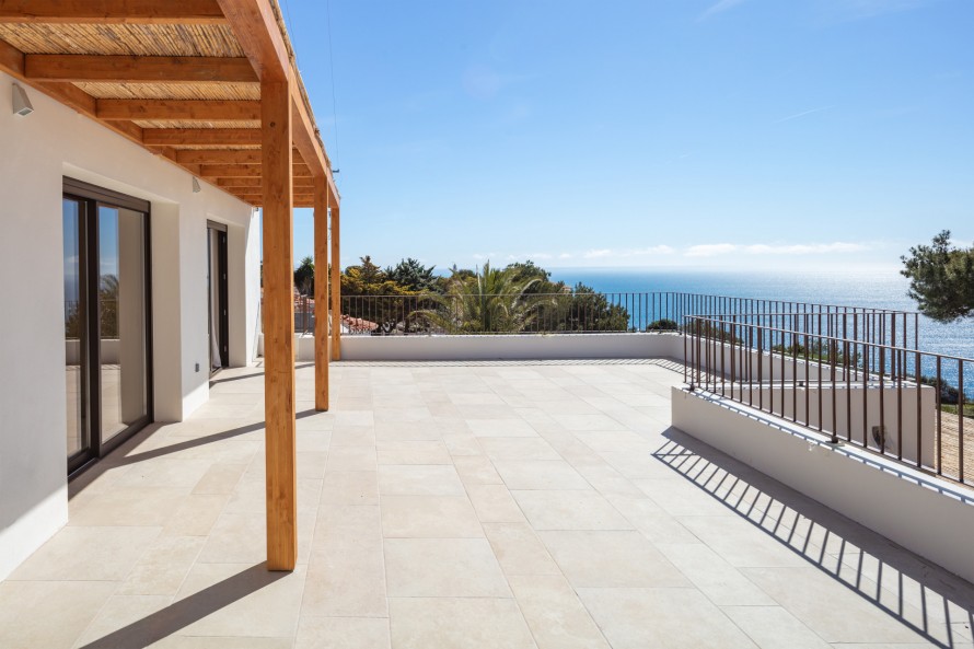 4 Bedrooms - — 42/50