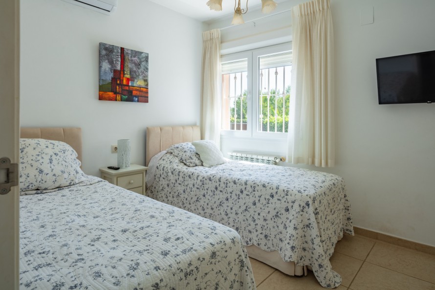 4 Bedrooms - — 12/36