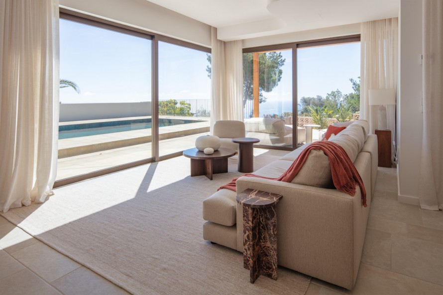 4 Bedrooms - — 5/50