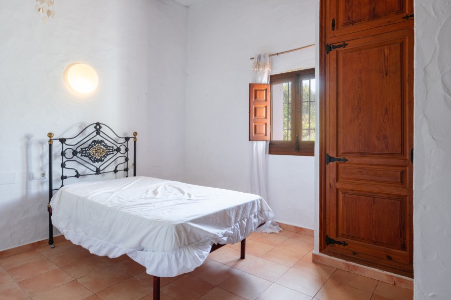 3 Bedrooms - — 13/26