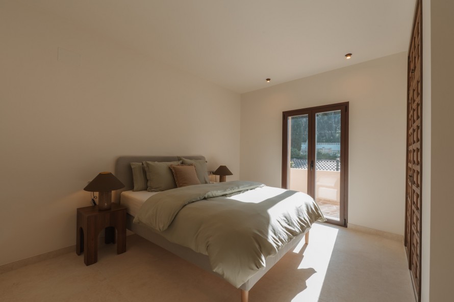 5 Bedrooms - — 31/48