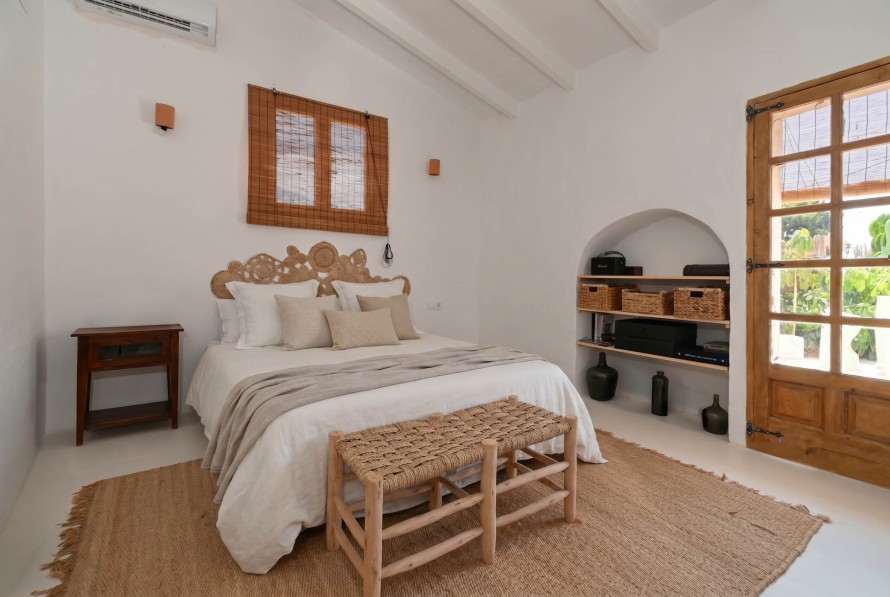 4 Bedrooms - — 10/43
