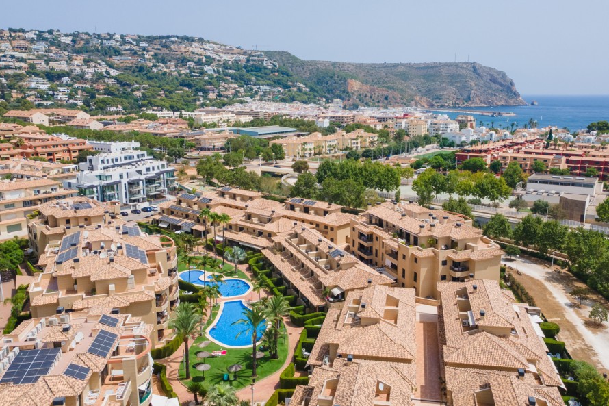 2 Bedrooms - — 21/25
