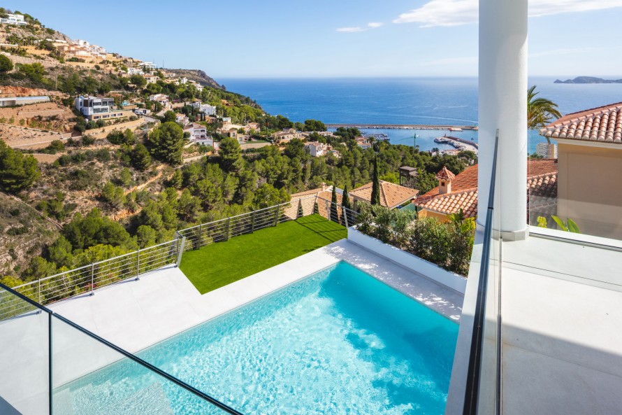 6 Bedrooms - — 25/31