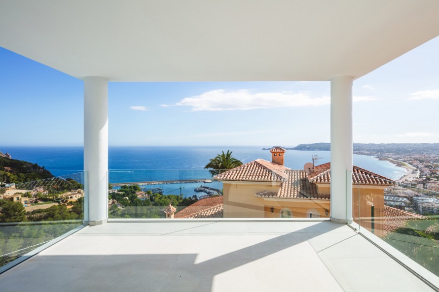 6 Bedrooms - — 12/31