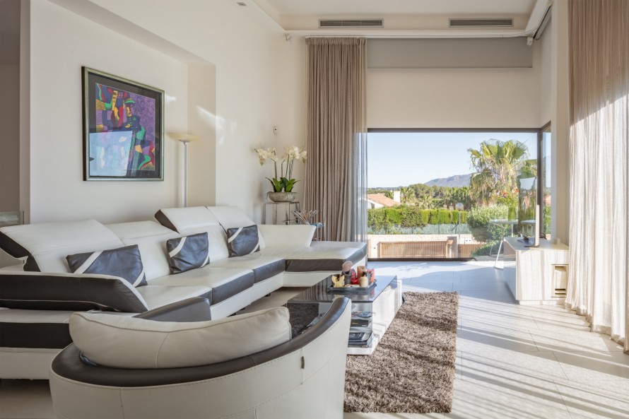 4 Bedrooms - — 6/25