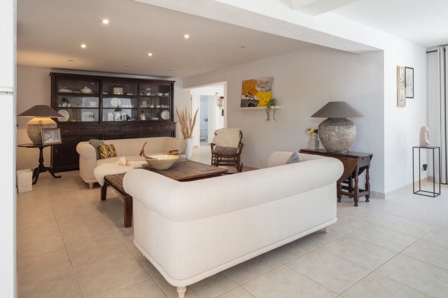 7 Bedrooms - — 10/47