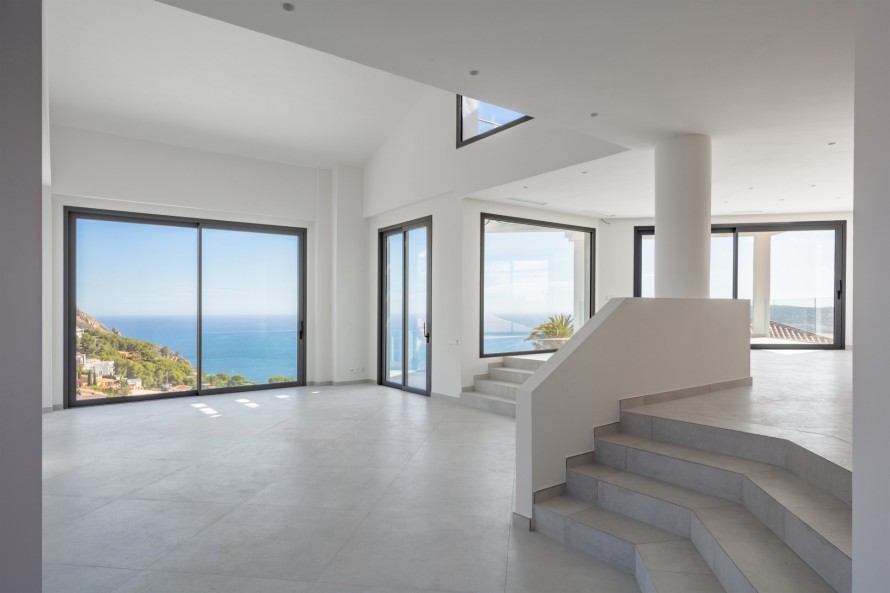 6 Bedrooms - — 6/31