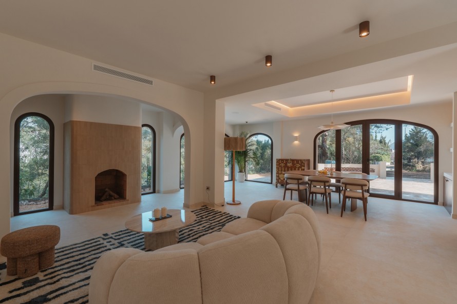 5 Bedrooms - — 12/48