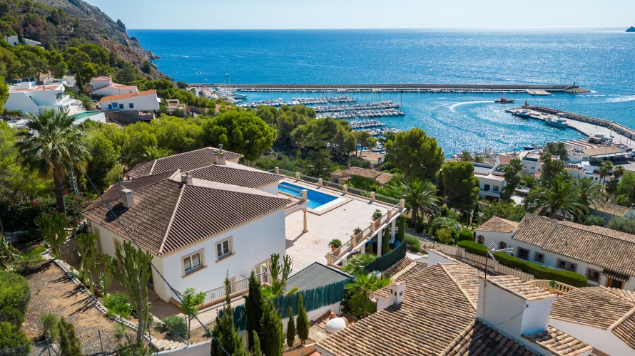 7 Bedrooms - — 27/29