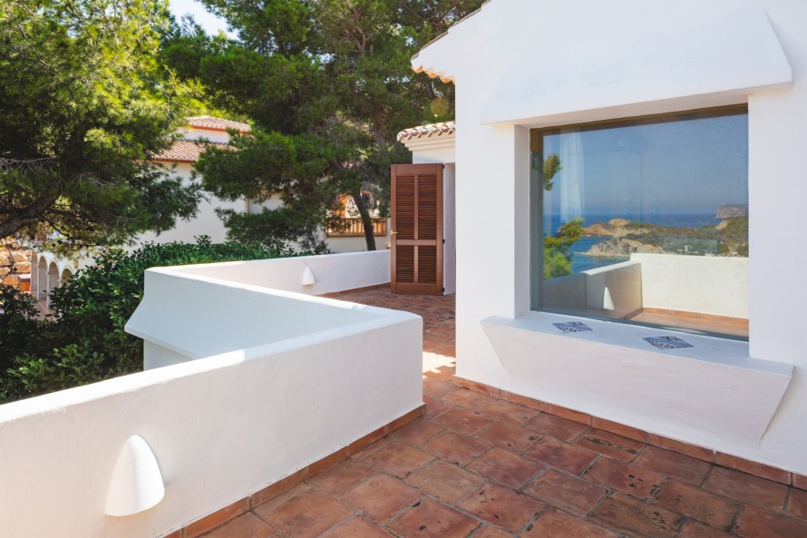 3 Bedrooms - — 34/47