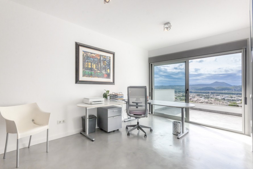 3 Bedrooms - — 13/26