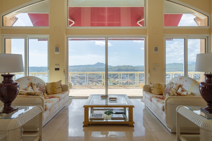 6 Bedrooms - — 4/35