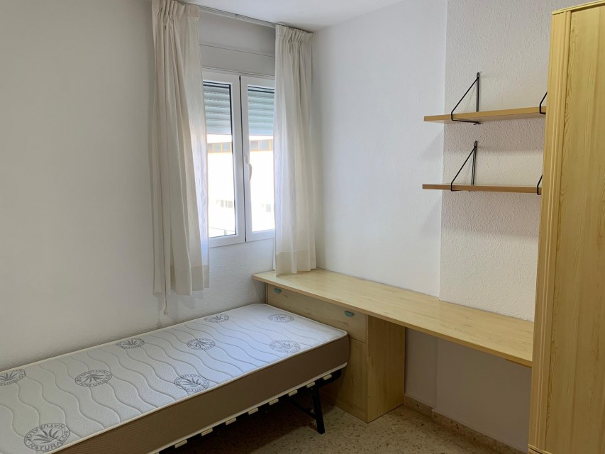 4 Bedrooms - — 14/20