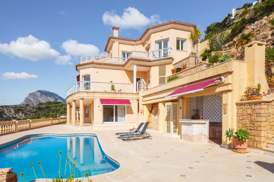 6 Bedrooms - — 24/35