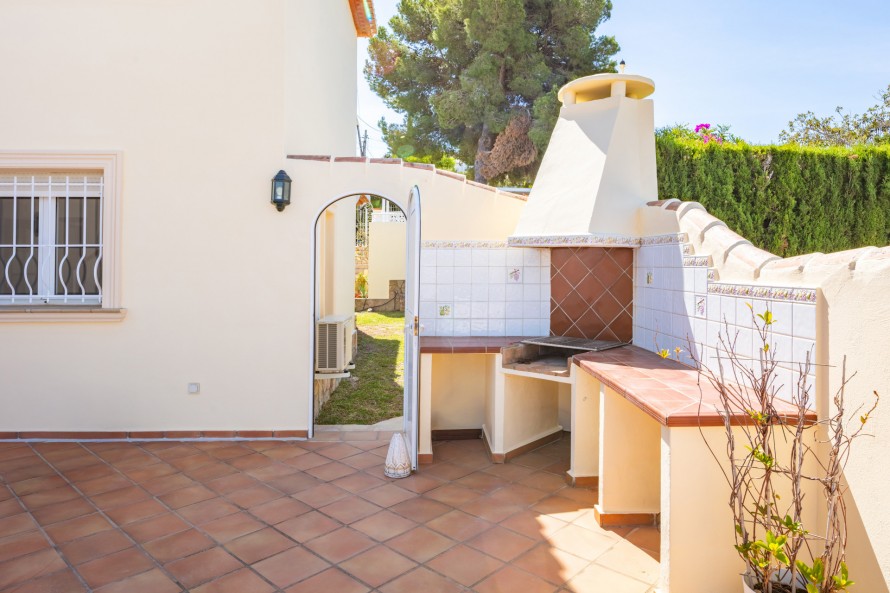 3 Bedrooms - — 24/40
