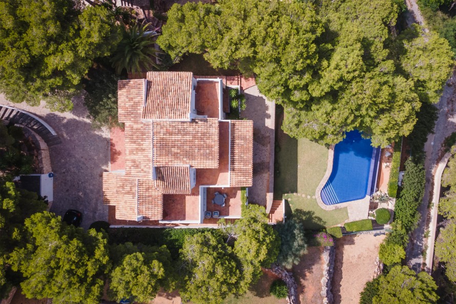 3 Bedrooms - — 46/47