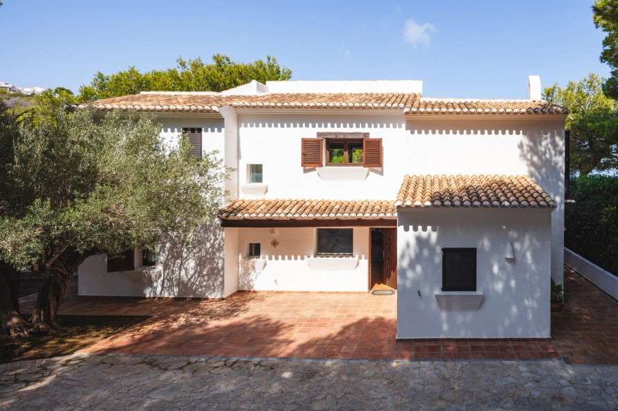 3 Bedrooms - — 41/47