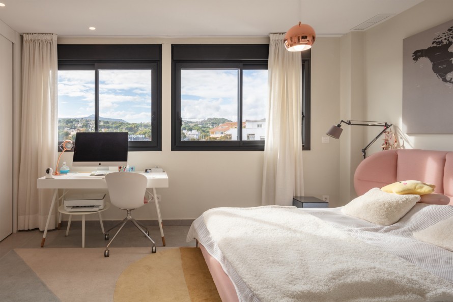 2 Bedrooms - — 15/23