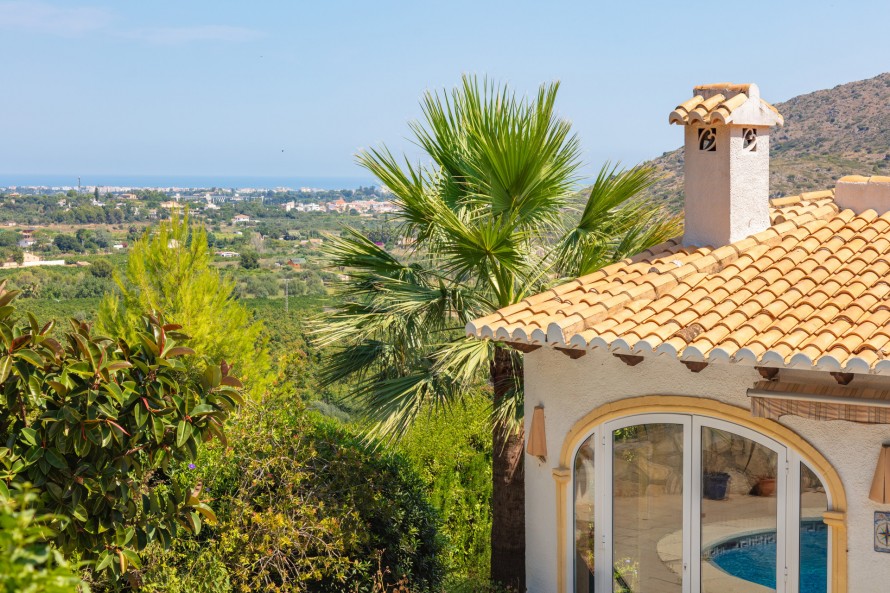 4 Bedrooms - — 4/33