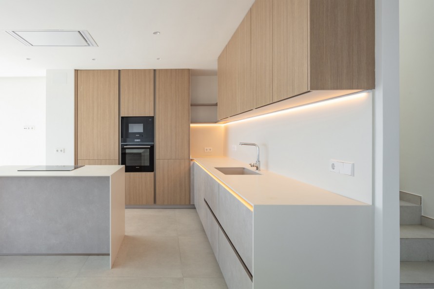 6 Bedrooms - — 10/31