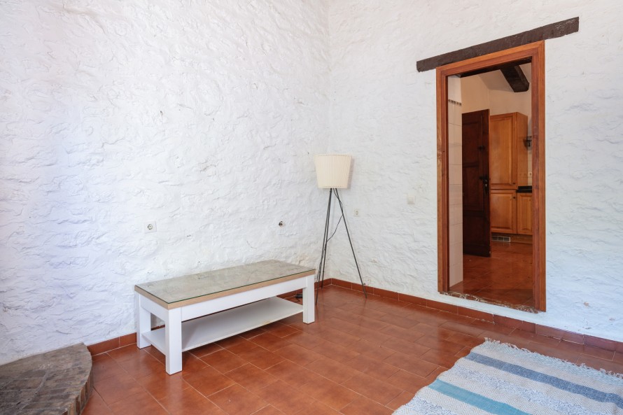 3 Bedrooms - — 12/26