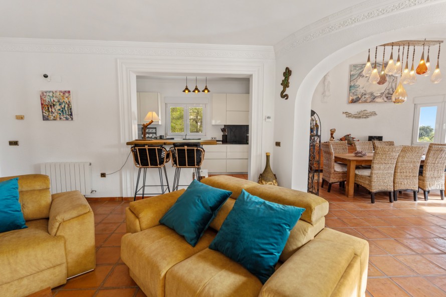 5 Bedrooms - — 9/39