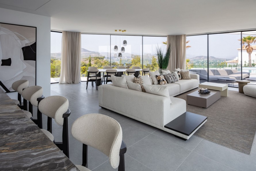 4 Bedrooms - — 6/18
