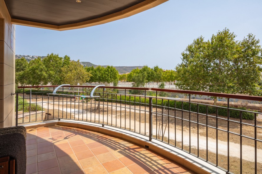 2 Bedrooms - — 18/25