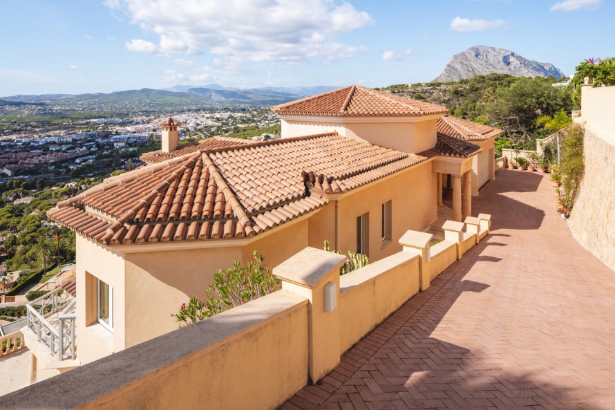 6 Bedrooms - — 29/35