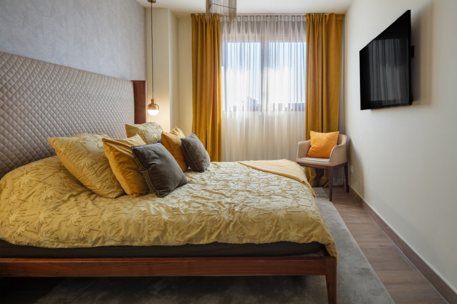 2 Bedrooms - — 16/37