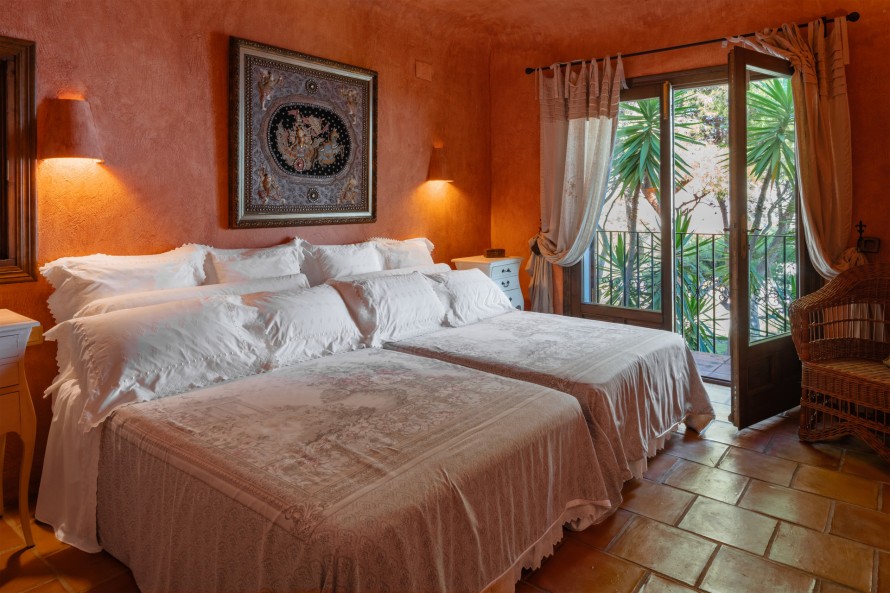 3 Bedrooms - — 24/47