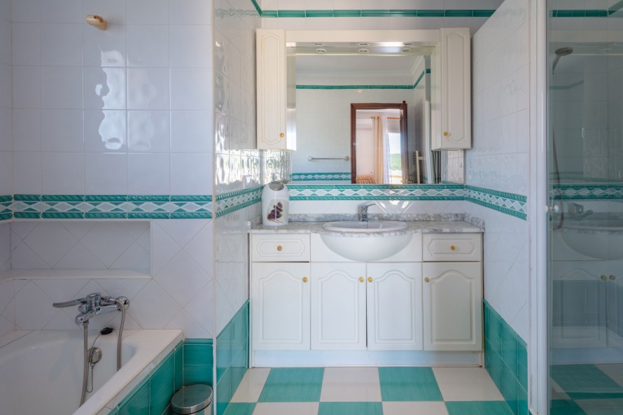 3 Bedrooms - — 16/40