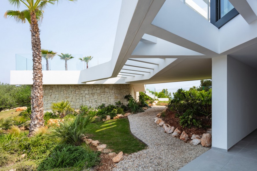 4 Bedrooms - — 4/18