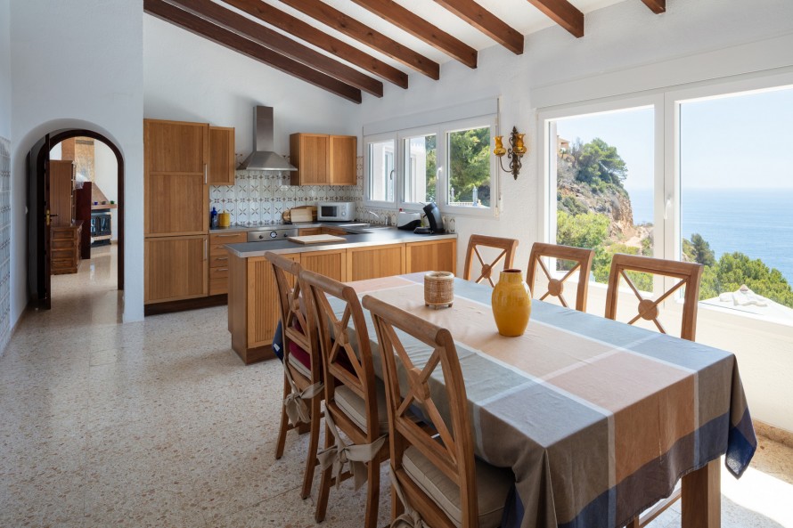 5 Bedrooms - — 8/34