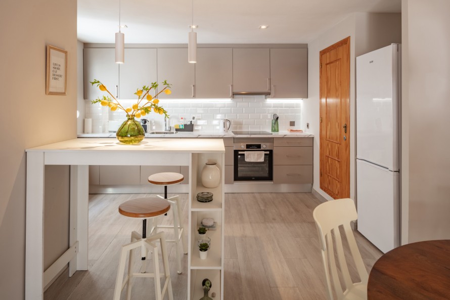 2 Bedrooms - — 10/21