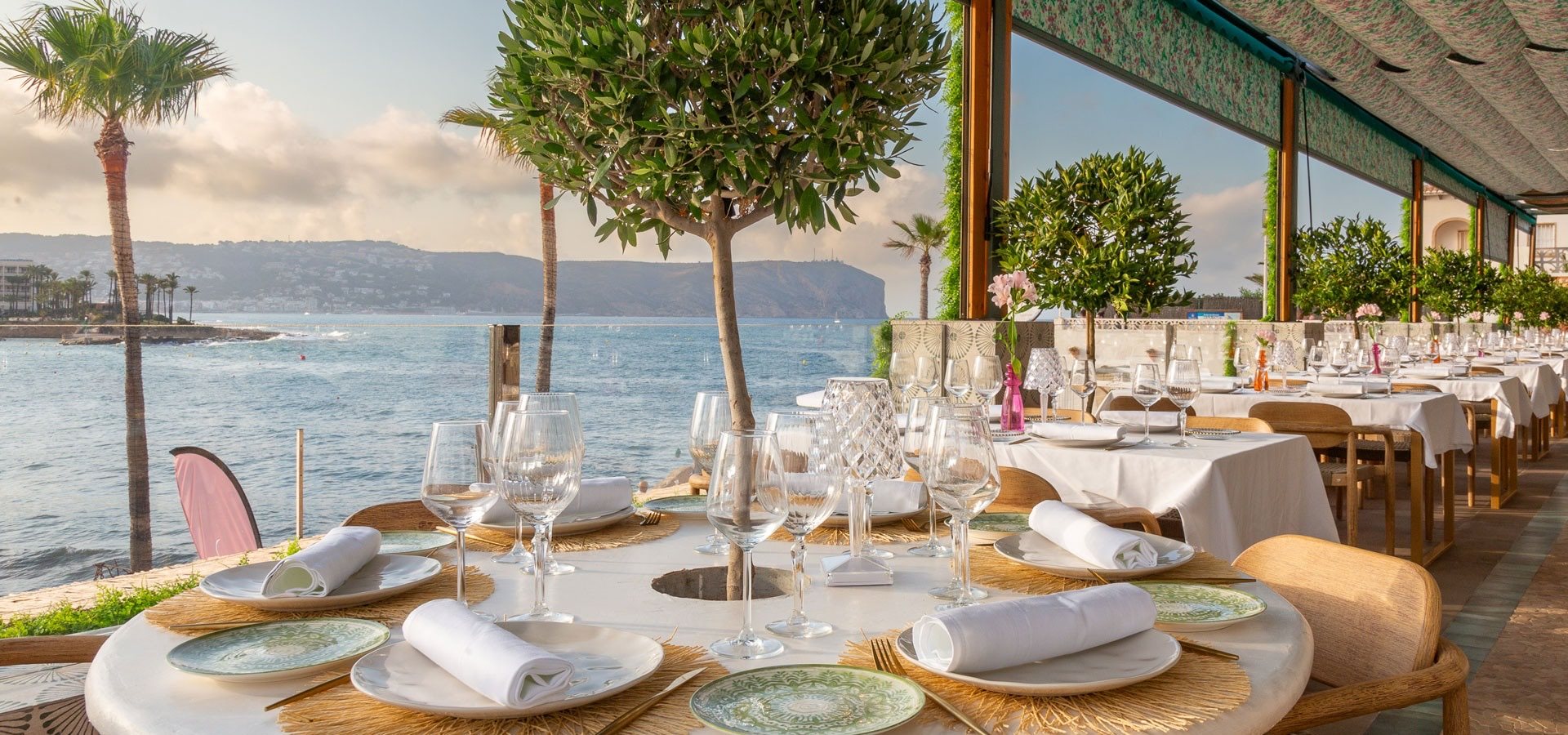 A table with views of the Arenal