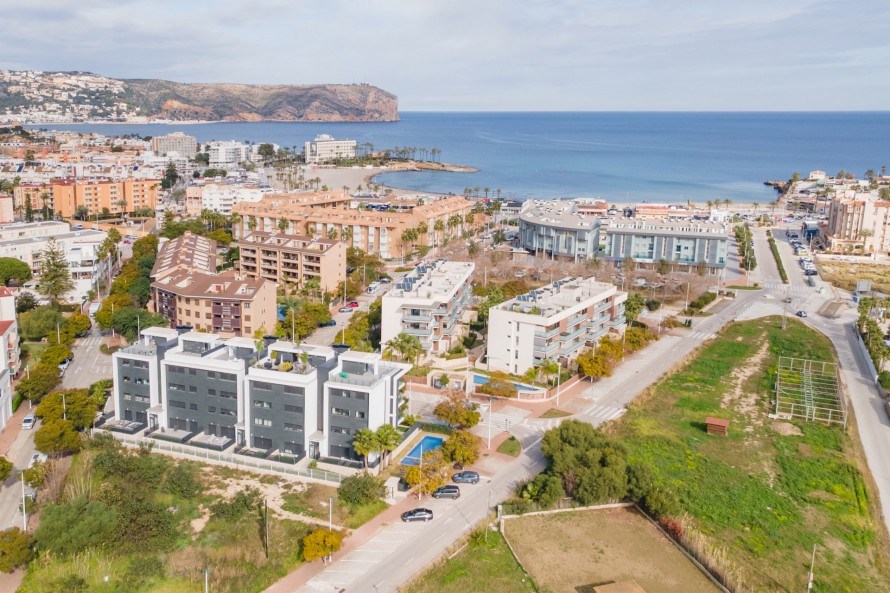 2 Bedrooms - — 21/23