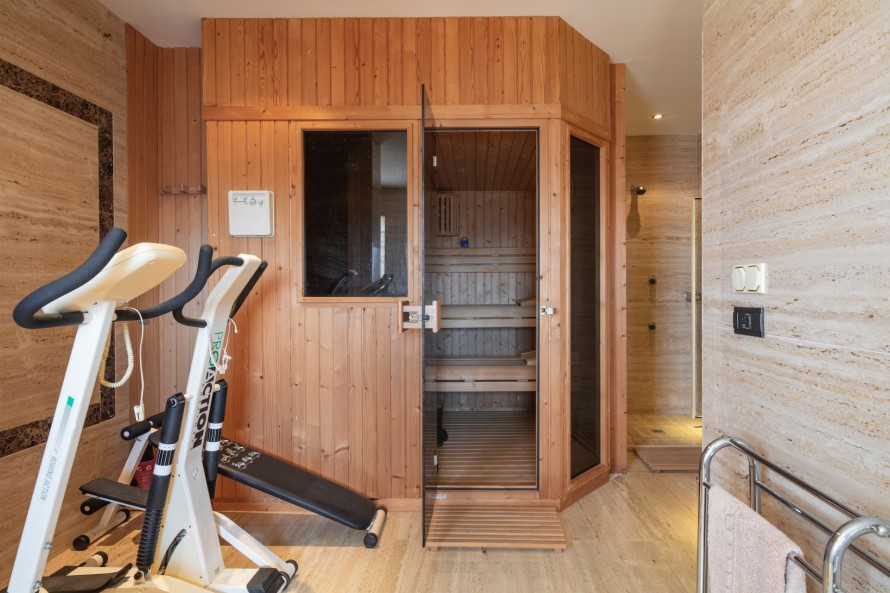 6 Bedrooms - — 21/35
