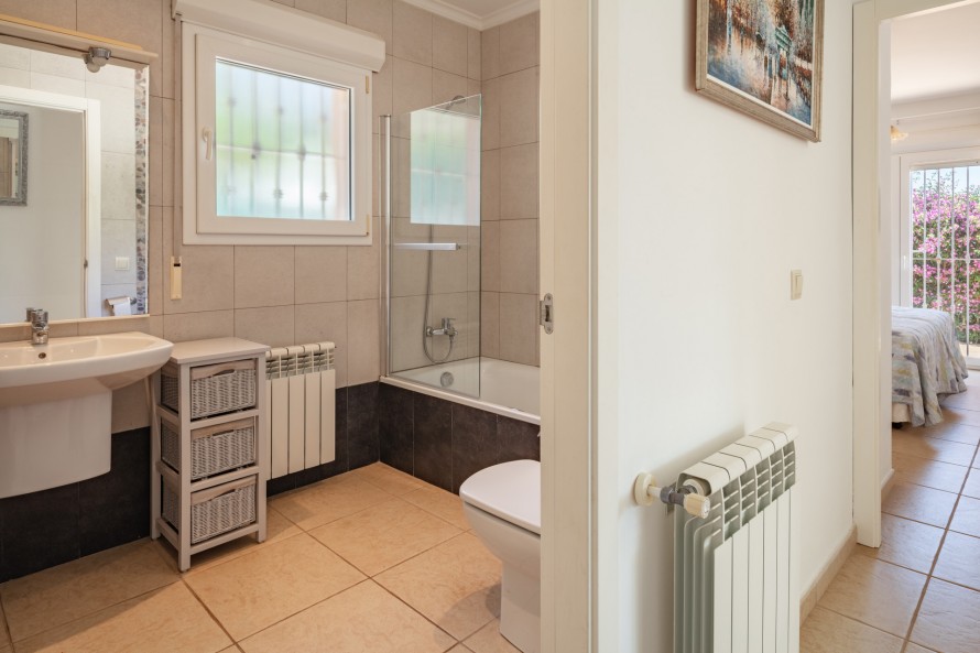 4 Bedrooms - — 15/36