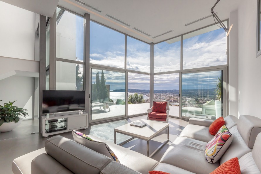 3 Bedrooms - — 6/26