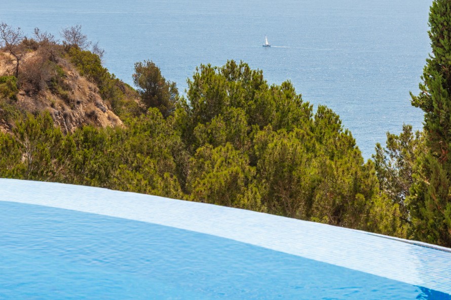 5 Bedrooms - — 23/34