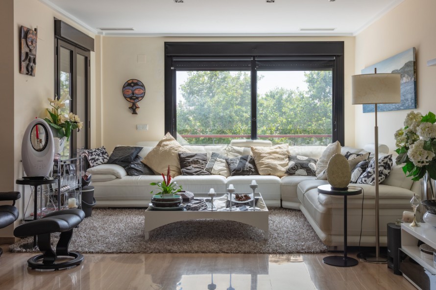 2 Bedrooms - — 3/25