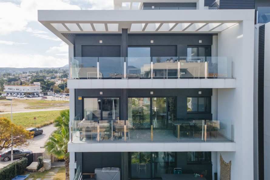 2 Bedrooms - — 18/23